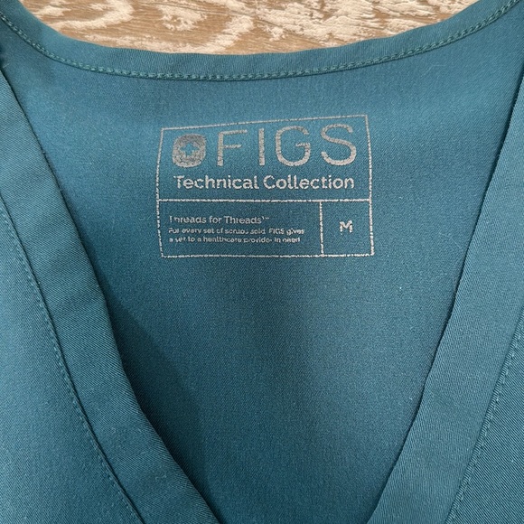 Dark green Medium Fig scrub set - Picture 5 of 5